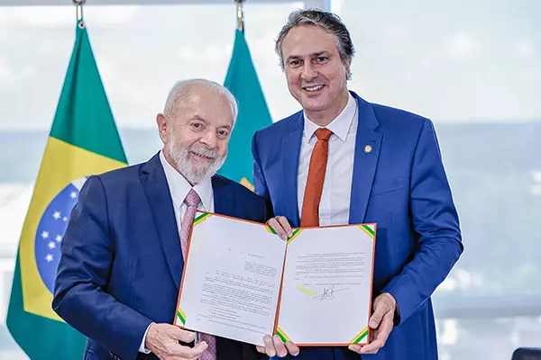 Lula assina MP que reajusta em 5,4% piso salarial de professores